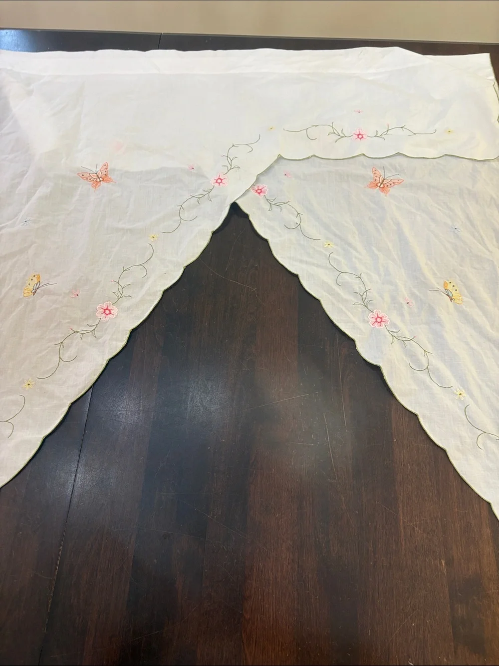 Embroidered Scalloped White Curtain Valance with Pink Butterfly Motif